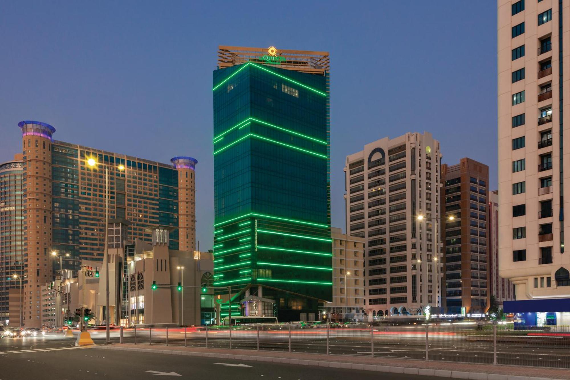 La Quinta By Wyndham Abu Dhabi Al Wahda Hotel Buitenkant foto