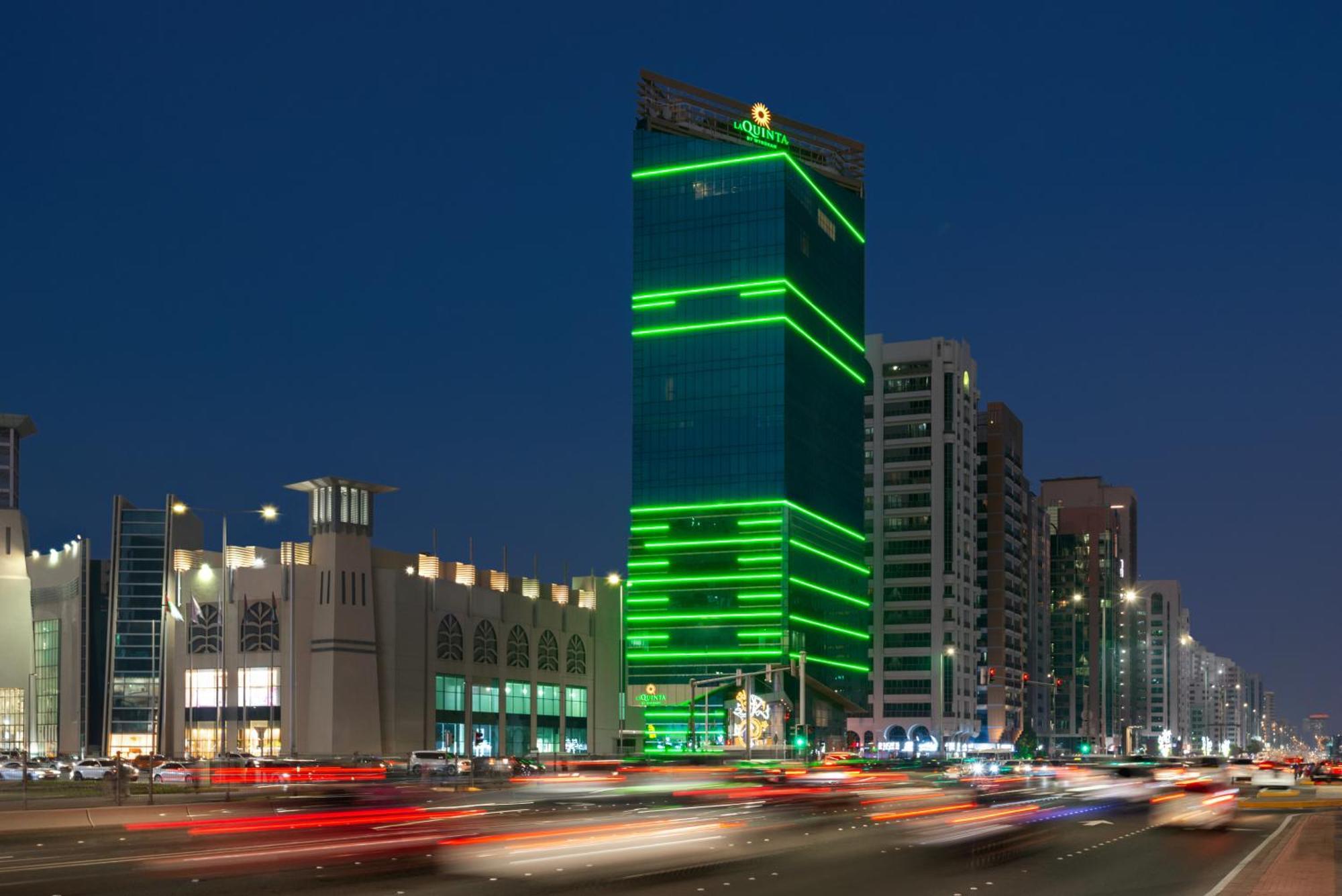 La Quinta By Wyndham Abu Dhabi Al Wahda Hotel Buitenkant foto